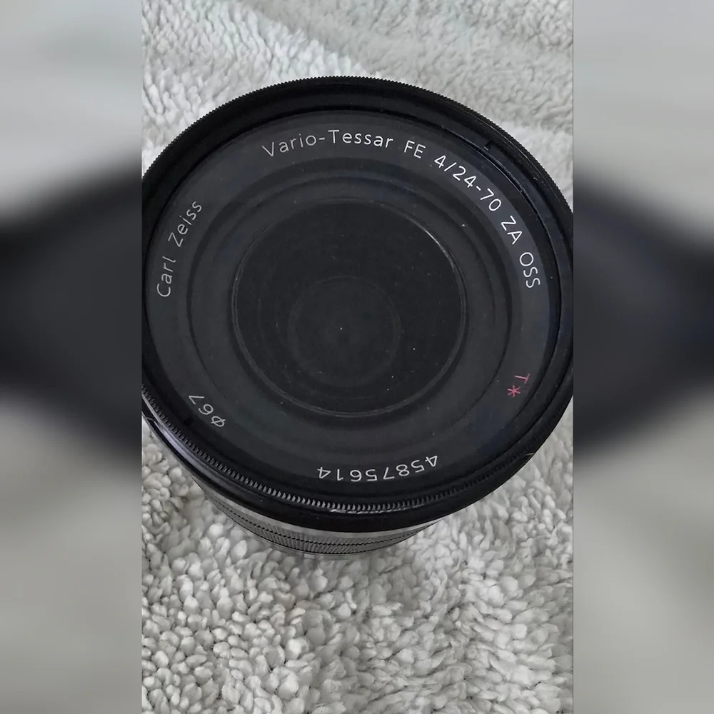 Sony Zeiss Vario-Tessar T* FE 24-70mm f/4 Lens